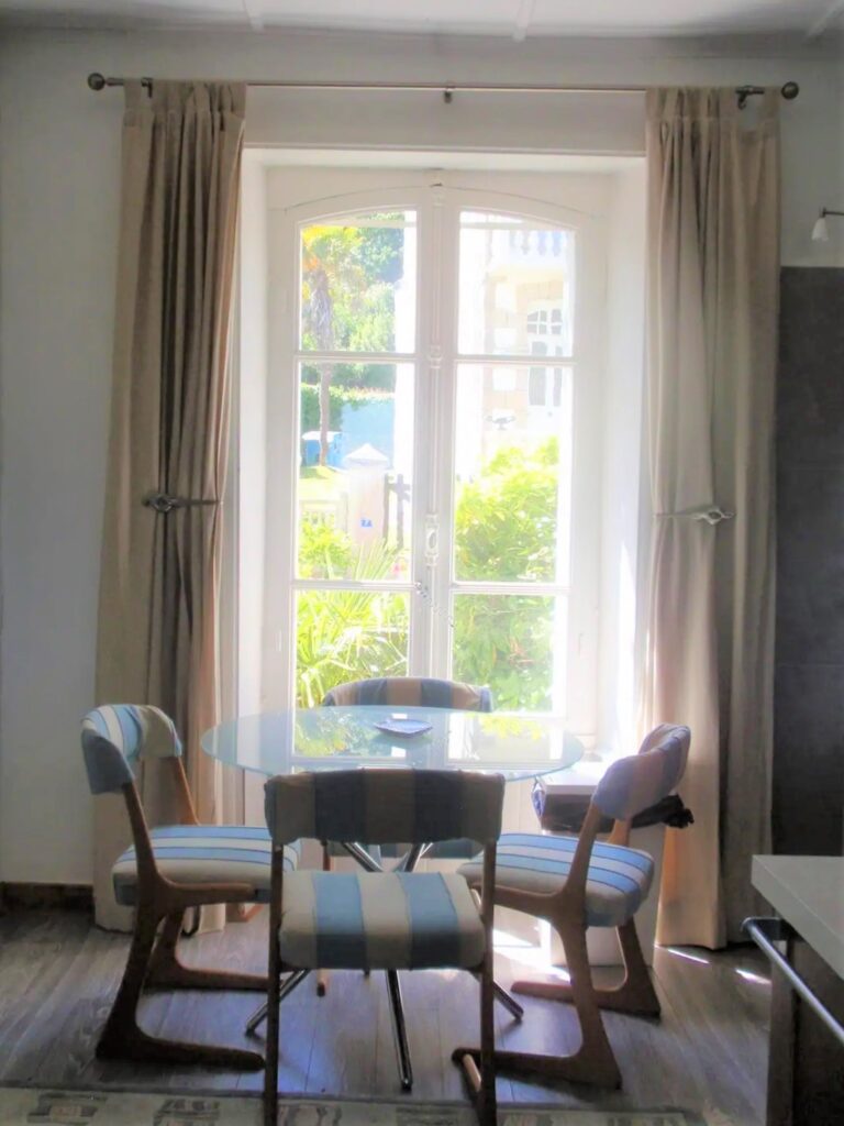 Split - Dining area