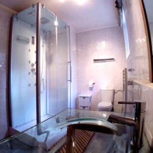 Split - Showeroom with wc