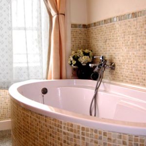 Middle - Bathroom with wc 2